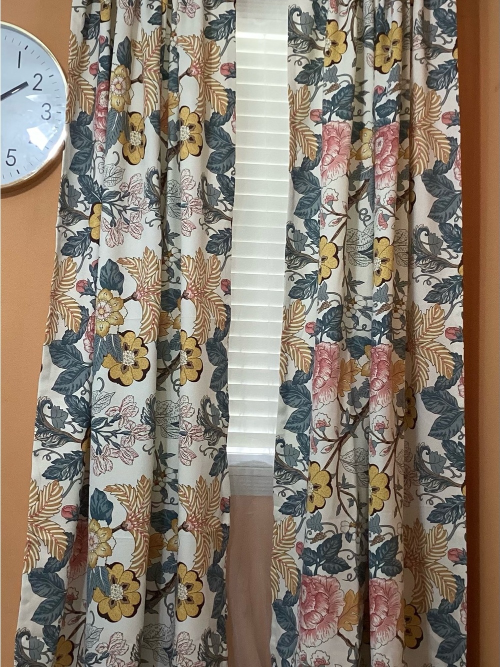 Lush Decor Sidney Light Filtering Curtains.